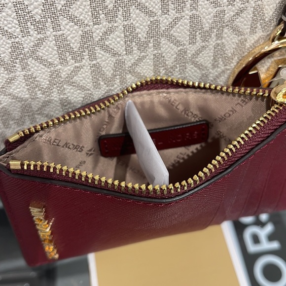 MICHAEL KORS
Jet Set Travel Medium Top Zip Leather Card Case Wallet 
Dark Cherry - Picture 5 of 16